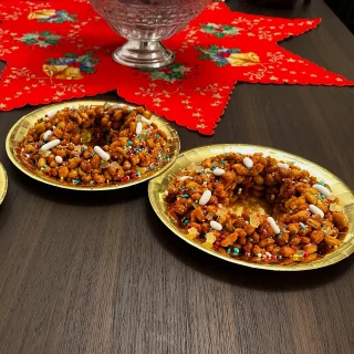 How I love making the struffoli…!! 😍
.
.
#italy #naples #italia #recipe #cooking #grandma #struffoli #pasta #fried #love #lovecooking #sunday #christmas #happy #hungry #milano #home #star #red #confetti #colorful #relax #dessert #sweet #honey #sugar