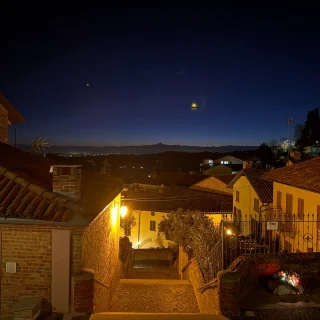 staring at the stars in the night sky
.
.
#italy #piemonte #piedmont #cocconato #itália #night #monferrato #sky #yellow #lights #chistmastime #moonlight #art #street #nightlights #yellowlight #houses #roofs #chimneys #mountains #dusk #panoráma #view #hills #sunset #happy #relax #family #nightfall #blue